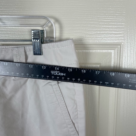 Ann Taylor Women’s Low Waist Signature Fit White Bermuda Shorts Size 4 - Picture 2 of 6